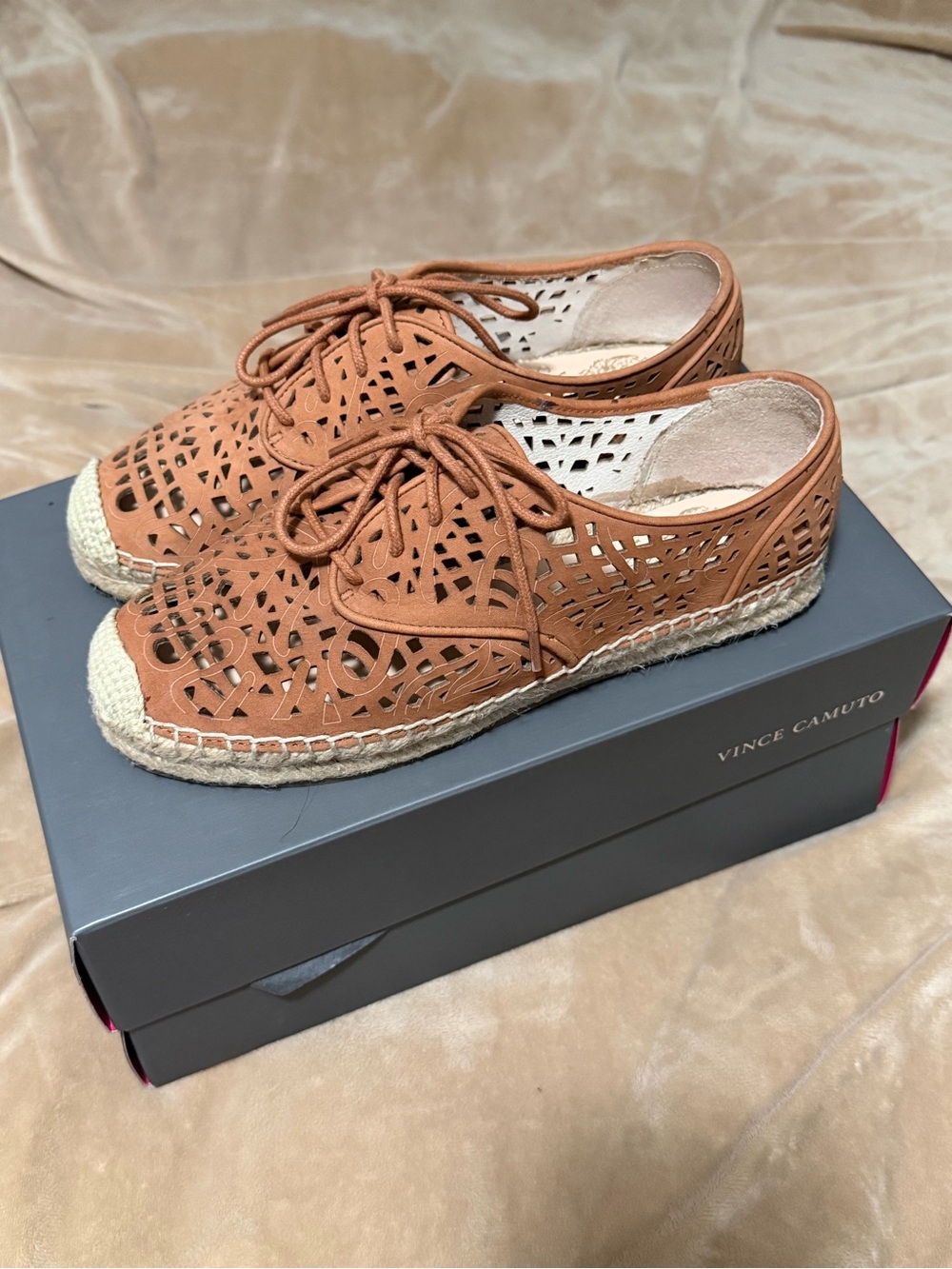 Vince Camuto Dinah Tan Laser-Cut Espadrille Lace-Up Flats 37/7